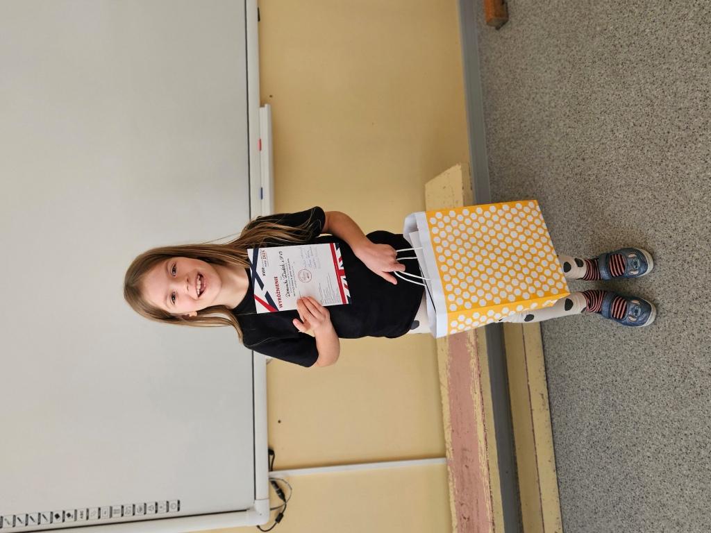 Dominika z dyplomem i nagrodami