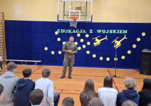 młodszy chorąży Robert Lenarcik przedstawia cel spotkania