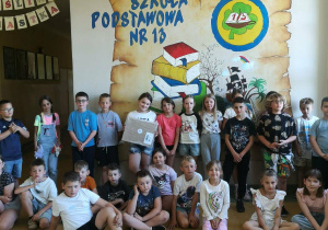 Wiktoria ze swoją klasą 2b