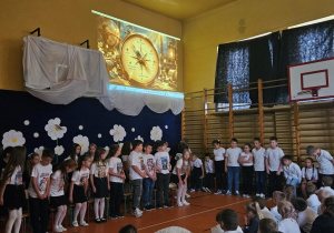 Występ uczniów z klasy 3a i 4 a z okazji Dnia Nauczyciela