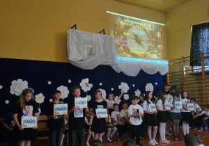 Występ uczniów z klasy 3a i 4 a z okazji Dnia Nauczyciela