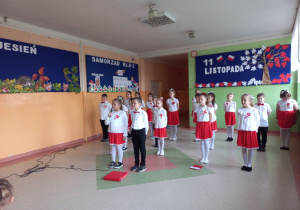 Uczniowie 3b podczas występu