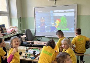 Uczniowie klas 1-3 podczas zajęć rozwijających kreatywność - Lego Education