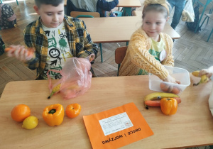 Uczniowie z grupy pomarańczowej