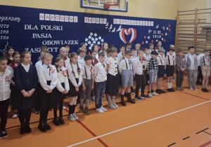 Uczniowie po zakończonym występie