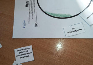 kolorowanki i inne prace uczniów klas 1-3, pozyskane z UNICEF