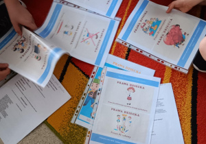kolorowanki i inne prace uczniów klas 1-3, pozyskane z UNICEF