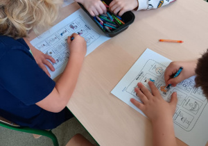 kolorowanki i inne prace uczniów klas 1-3, pozyskane z UNICEF