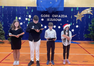 Prowadzący składają życzenia świąteczne