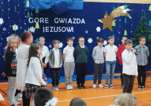Uczniowie 3a śpiewają Od serca do ucha