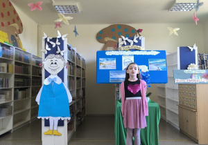 Uczennica mówiąca wiersz