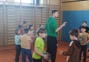 Uczniowie trenują