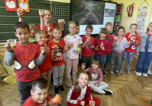 Czerwone koszulki jak jabłka