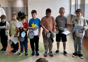 Chłopcy z prezentami