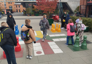 Dzieci grają w grę