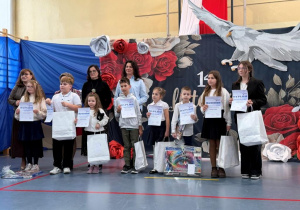 Wspólna fotografia laureatów konkursu miejskiego