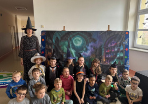 Dzieci czekają na wróżby