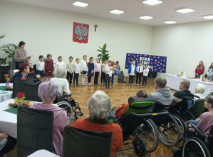 Dzień Babci i Dziadka razem z mieszkańcami DPS