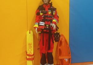 Ratowniczka wopr opisuje sprzęt