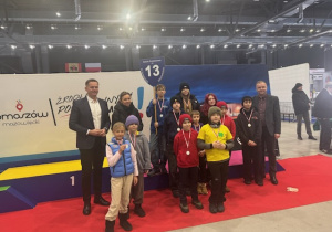 Uczniowie naszej szkoły po wręczeniu medali