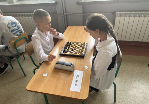 Uczniowie podczas gry