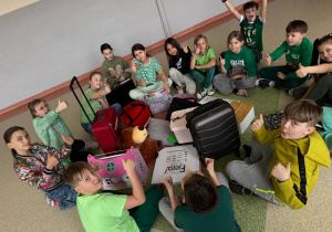 Uczniowie podczas dnia bez plecaka