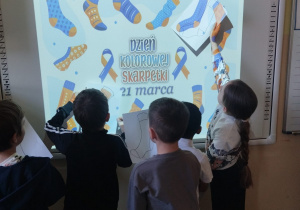 Uczniowie szukają pary